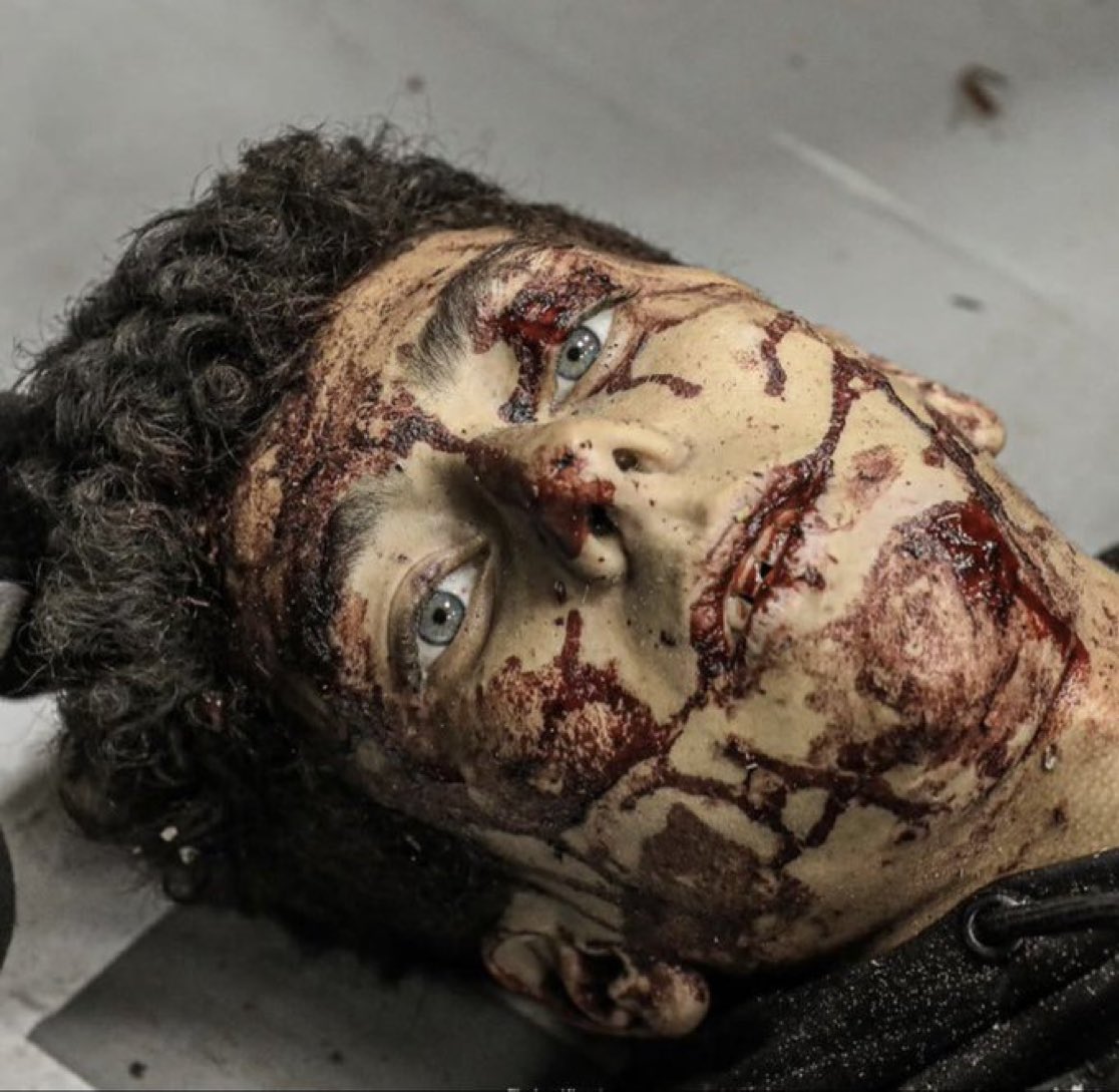 لم يبيعوا أرضهم

ماتوا في سبيلها أمامكم جميعاً!