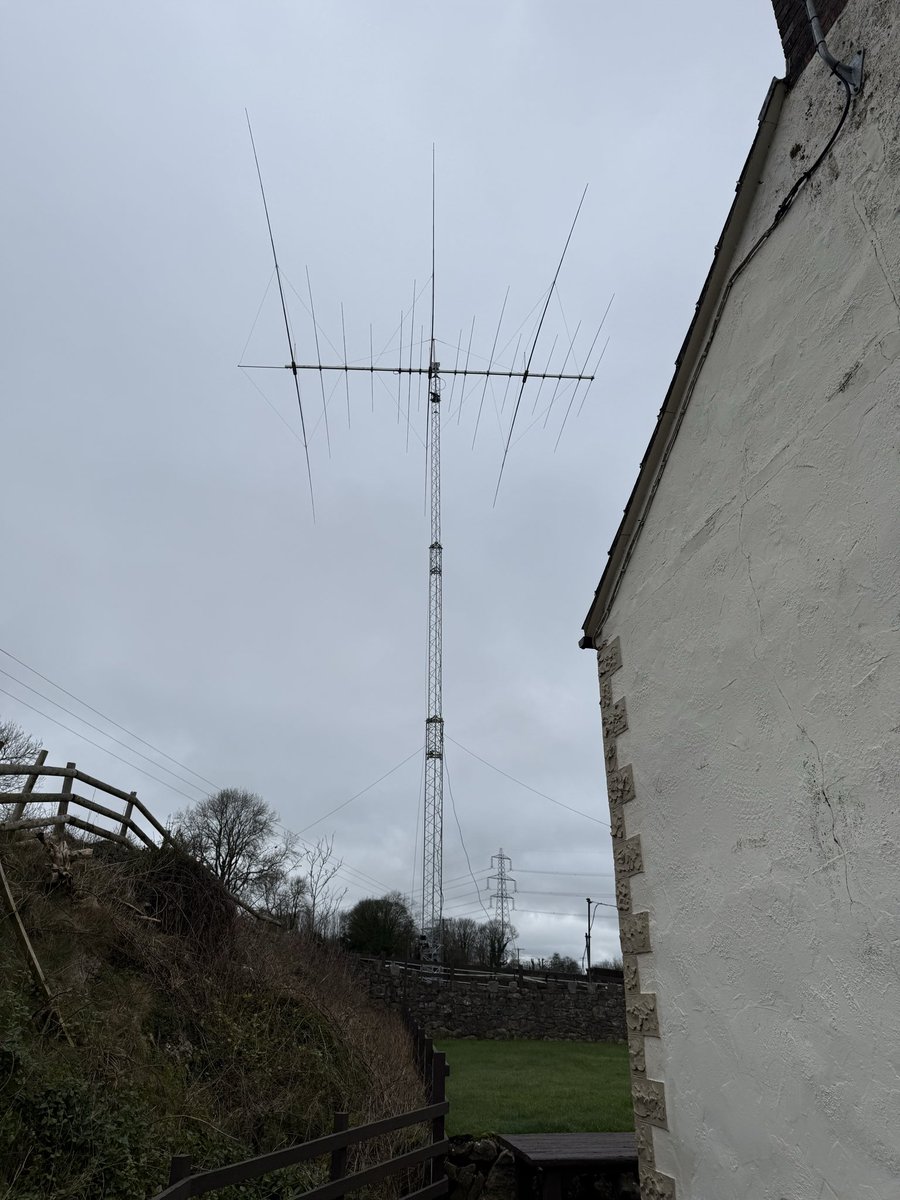 Pete_Hughes_'s tweet photo. Antenna now up at 22m #antenna #hamradio #amateurradio #hamir https://t.co/nHMb1Ioi7K