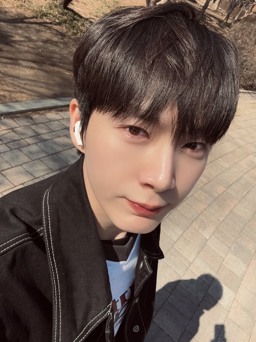 [#OX]

토요일 잘 보냈어요? ㅎㅅㅎ

#OMEGA_X #오메가엑스
#케빈 #KEVIN