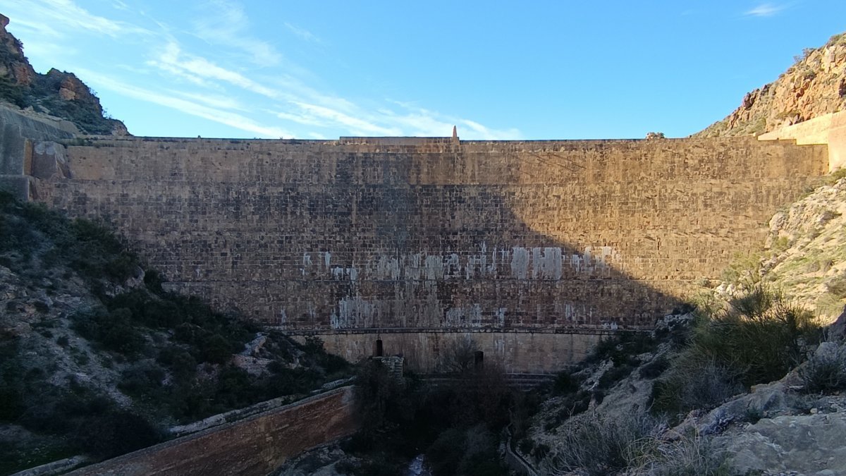 📰"El pantano olvidado y seco de Almería cumple 176 años: costó 10 millones y fue un fracaso. En la cara sur de Sierra Alhamilla descansa una gran obra que nunca llegó a cumplir su función"

🔗Carlos Miralles vía <a href="/lavozdealmeria/">La Voz de Almería</a>.

lavozdealmeria.com/provincia/4824…