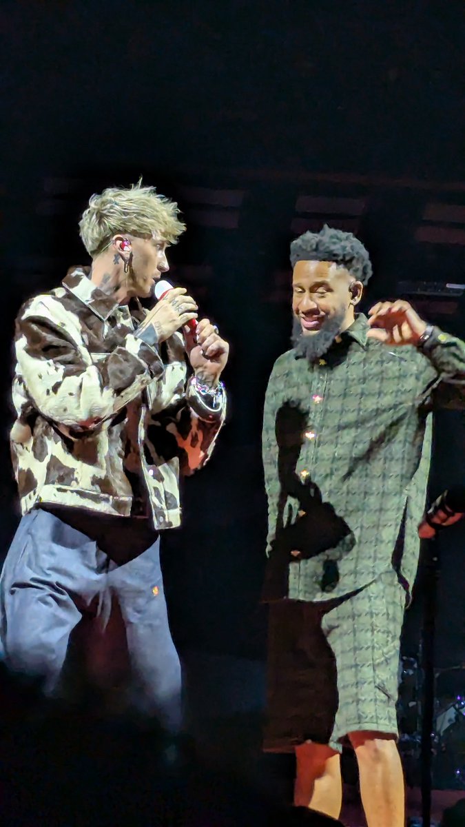 whodoicallmgk's tweet image. Lost Americana tour London!! 
#mgk #o2arena