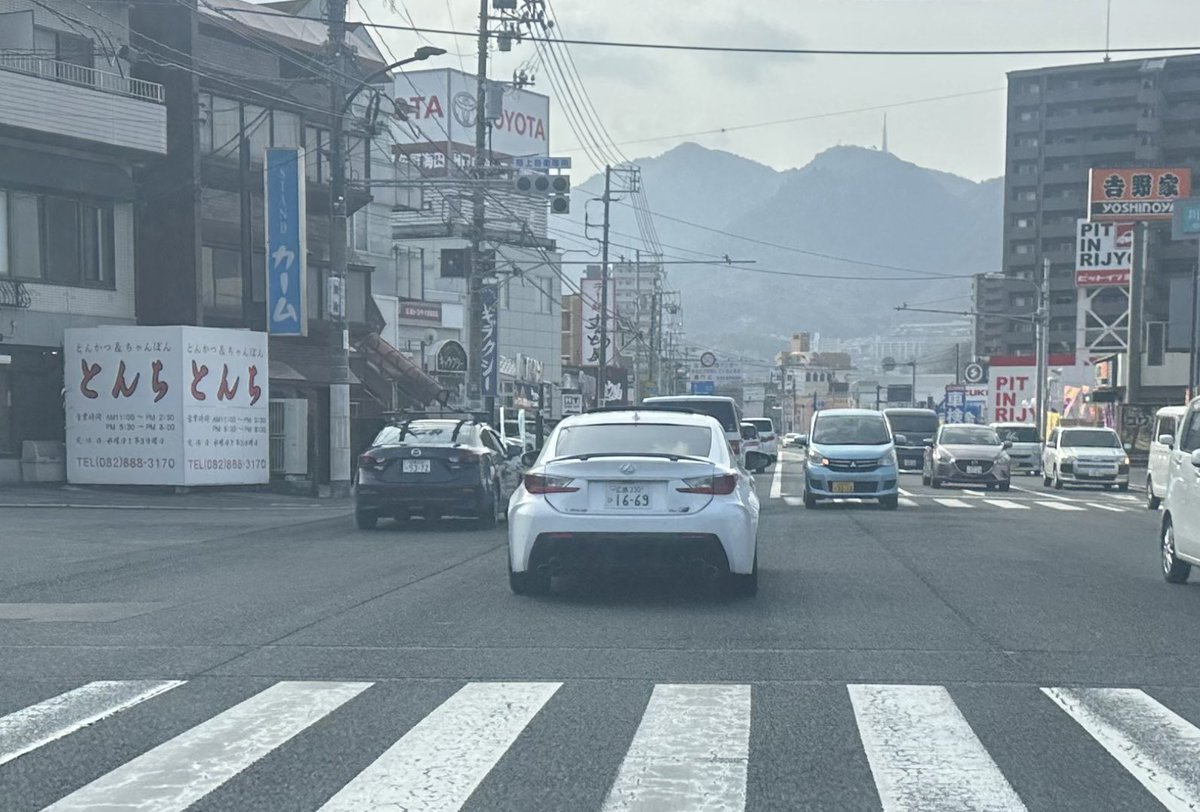 d_yama5799's tweet photo. イキリハゲおやじ、
車線変更する前にウインカーくらいだせな？
しょーもないプライドだわ
叱ってくれる人が周りにおらんのか？
しょーもない人生だわ
#無謀運転
#レクサス
#rcf https://t.co/1wAzsun7B6