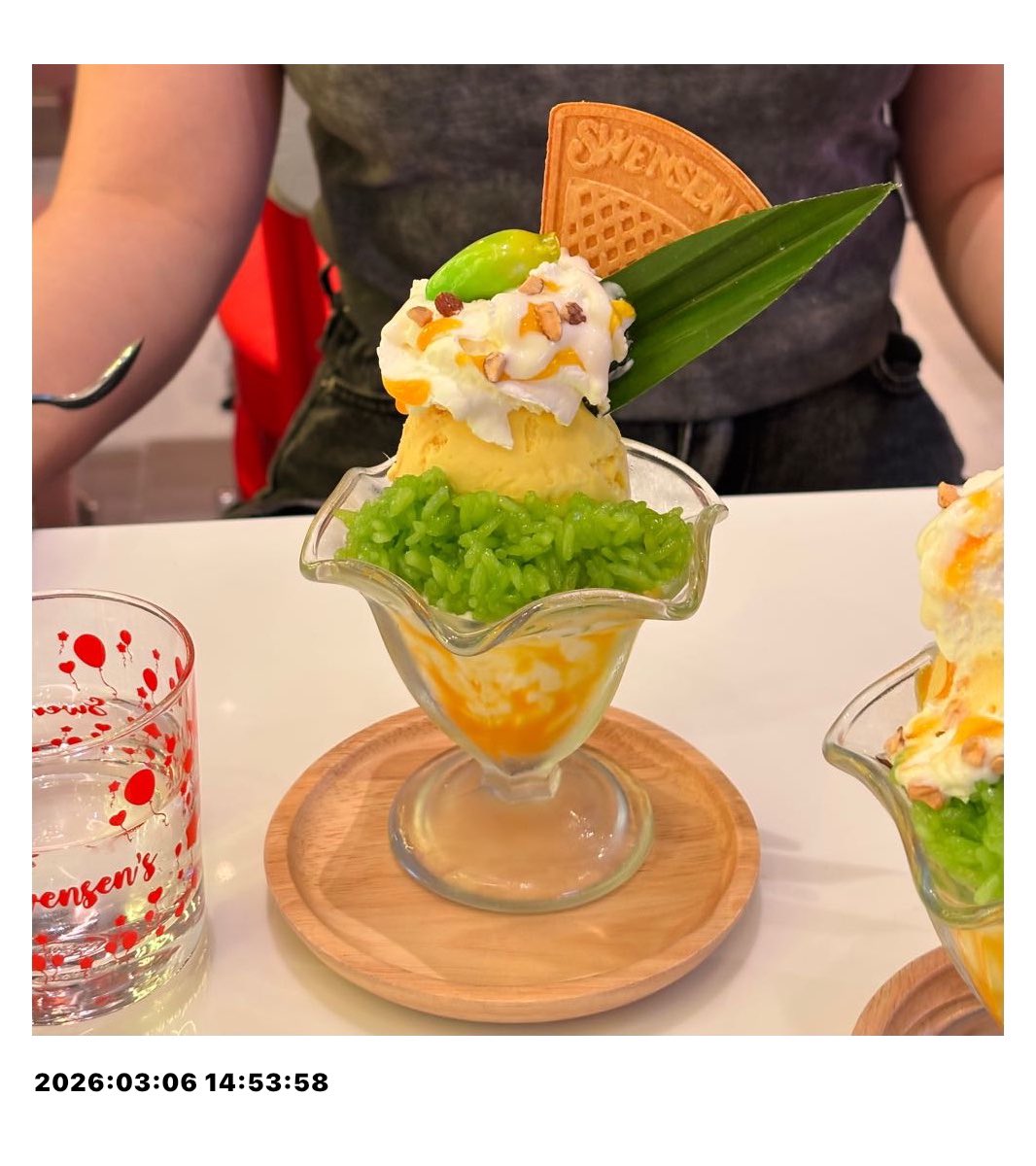 analog housewife tweet media