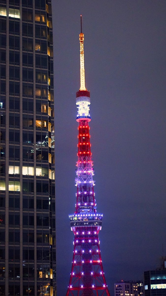 日の丸をイメージしたライトアップ

東京タワー🗼