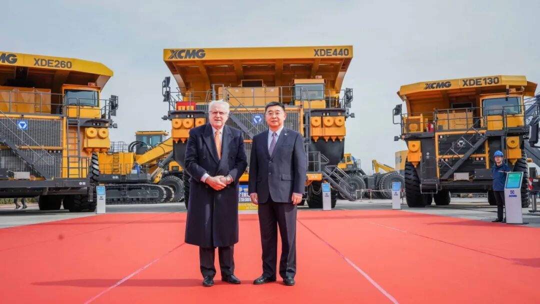 im_mining's tweet image. .@XCMGGroup &amp;amp; @CodelcoChile have signed a MoU related to #zeroemissions #miningequipment cooperation with Liu Jiansen, VP XCMG Machinery &amp;amp; Mauricio Acuna, Codelco CPO, attending the signing. It follows a visit to XCMG by Codelco Chairman Maximo Pacheco shorturl.at/ytdNC