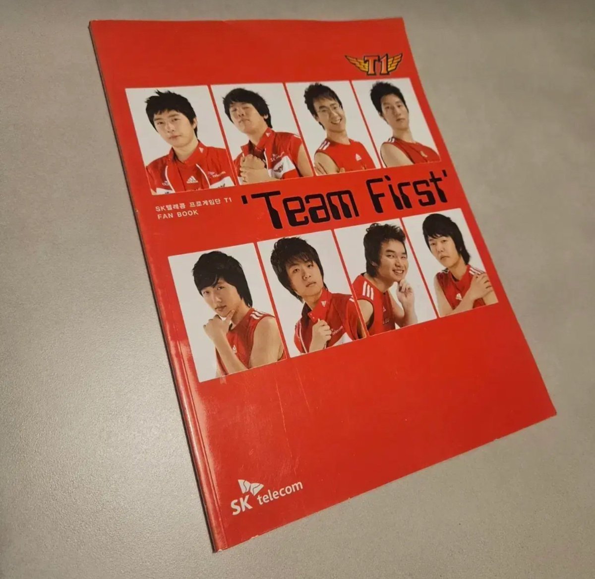 SKT T1 팀북 팀퍼스트 팝니다.
저도 플미주고 어렵게 구한 책이고 깨끗하게 보관중입니다.
운포 90000
관심 있으신 분들은 DM부탁드립니다.