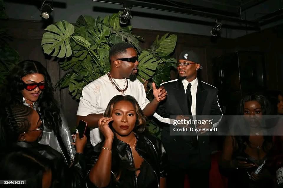 Sarkcessoppong's tweet image. 📸Sarkodie, KiDi, King Promise, Wife, Sister &amp;amp; Friends At Rapperholic UK After Party In London.🇬🇧
#uk #Rapperholic #RapperholicUk26