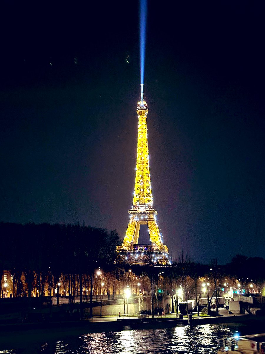 デカマラリーマン tweet media