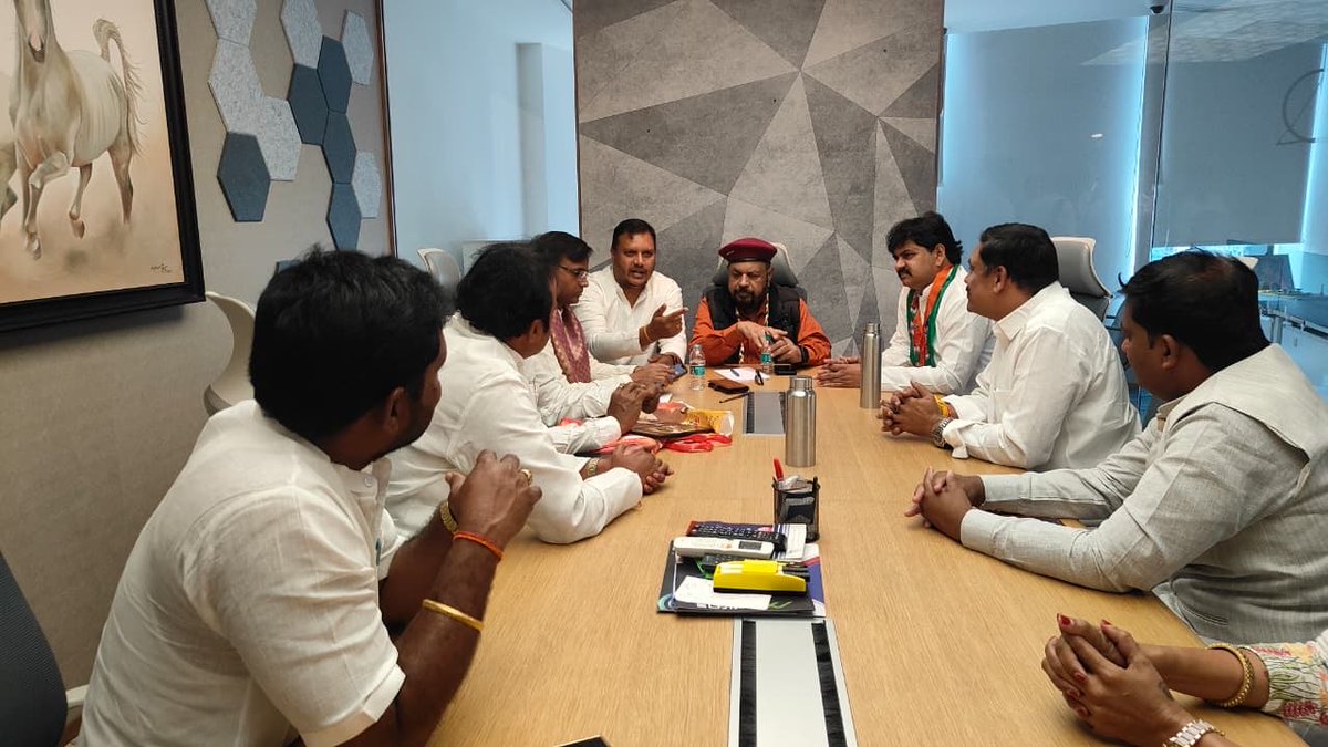 Arranged a meeting with statewide OBC community leaders and representatives of various social organizations along with AICC OBC Department Chairman Shri <a href="/DrJaihind/">Dr Anil 'JaiHind' 🇮🇳</a> garu to discuss the issues and concerns of their respective communities. Constructive discussions were held on