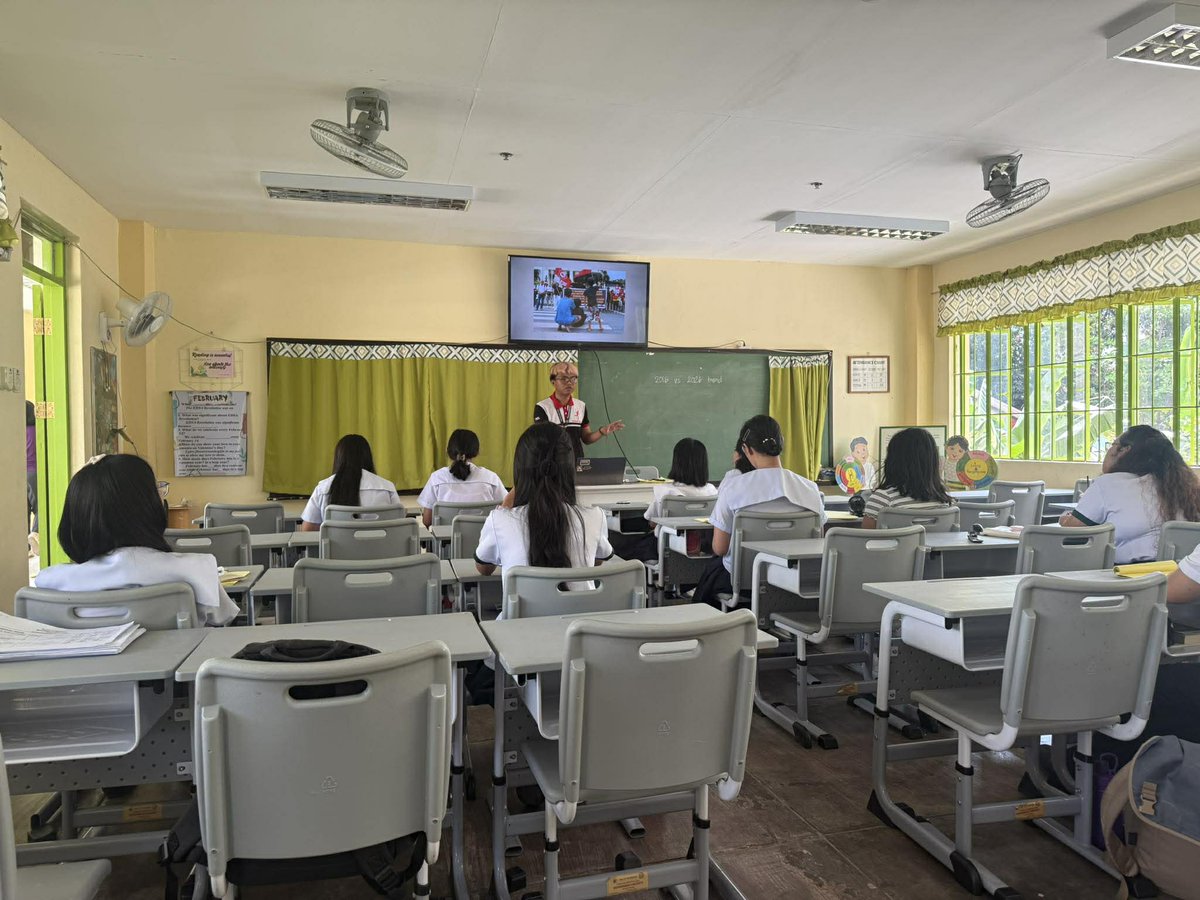 peys_marky's tweet photo. my first ever training gig :oo

grade 5 ang first (and only) time na nag-qualify ako for RSPC. supposedly ay sa Baler, Aurora siya. ngayon, biyaheng Baler din itong mga batang journo na ito hahaha 🥹🫶 keep telling stories, mga naka naka q !! sana may natutunan kayo hehe :pp https://t.co/lVlNPc2nbu