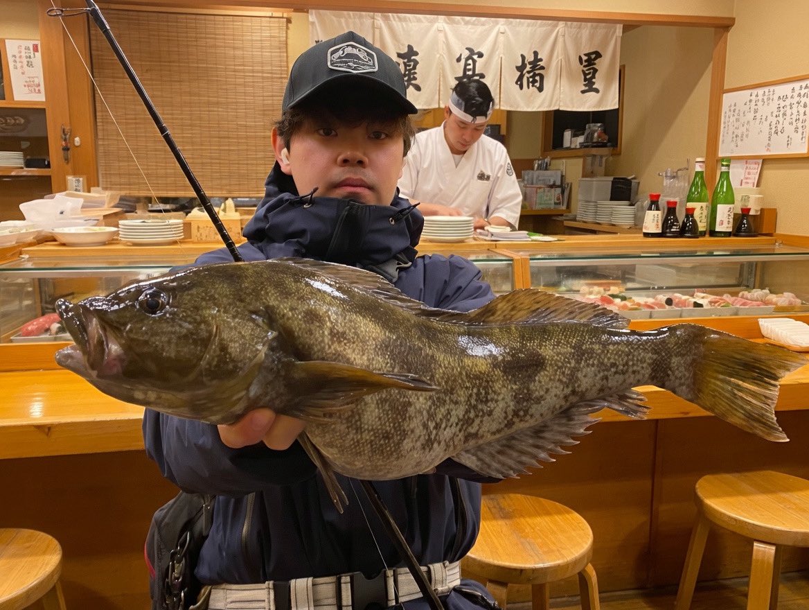 OsawagaseTaroo's tweet photo. @XphFViiWR7Hvedb 「魚釣ってきたので握ってください」 https://t.co/W4DospZdEJ