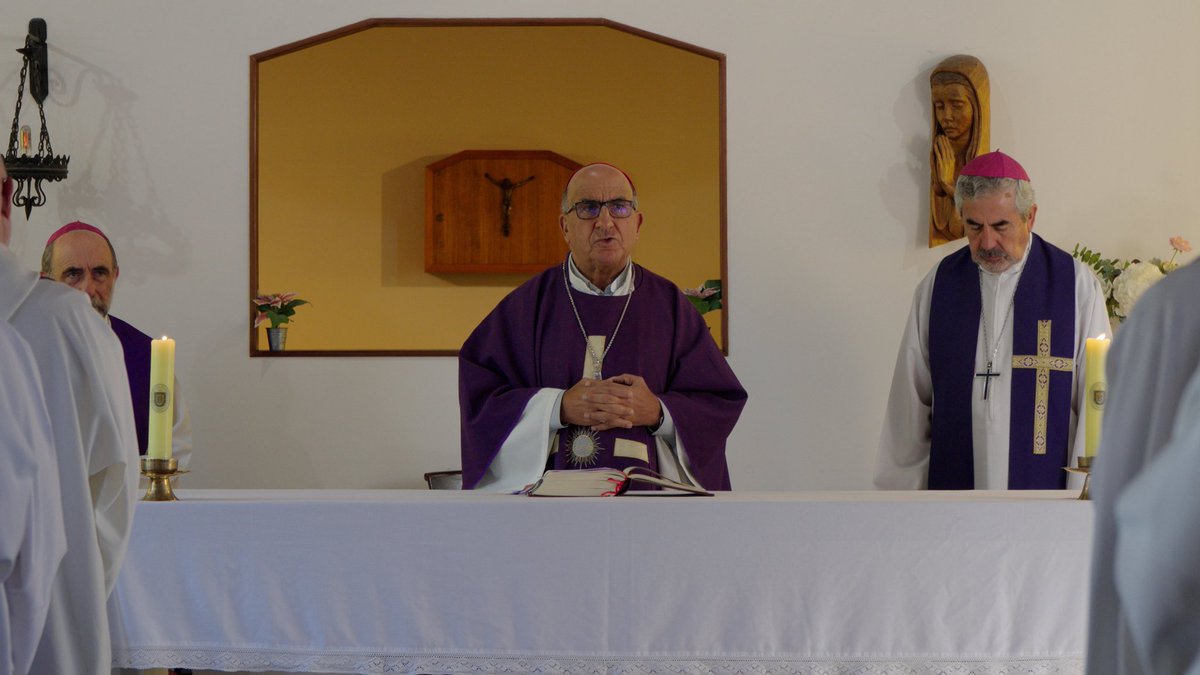 Iglesiastgo's tweet photo. Cerca de 40 presbíteros de la Iglesia de Santiago participaron del retiro espiritual del primer semestre, realizado del 2 al 6 de marzo en el Centro de Espiritualidad Loyola, en Padre Hurtado, junto al cardenal @FernandoChomali y al vicario para el Clero, Mons. Luis Migone. https://t.co/NG3AcR5HpD