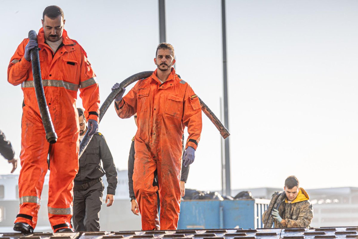 Armada_esp's tweet image. ⚓🇪🇸El verdadero valor añadido de la #Armada no está solo en sus buques o tecnología… está en su #gente.

💪🌊Profesionales altamente preparados, comprometidos y valientes que garantizan la seguridad, la operatividad y el prestigio de la Armada en cada misión. 

#SomosLaArmada