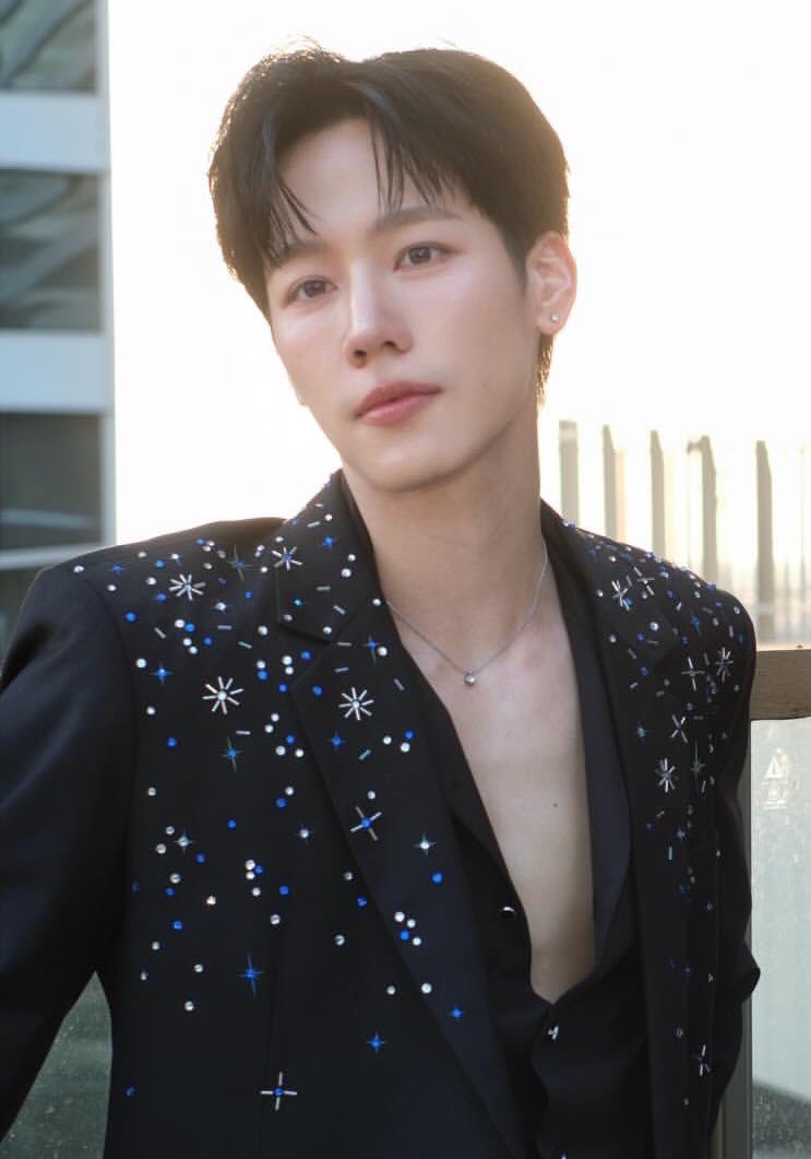 auzwwong's tweet photo. (((หล่อมากค่ะคนสวย🤧))) https://t.co/vaz0KrhISu
