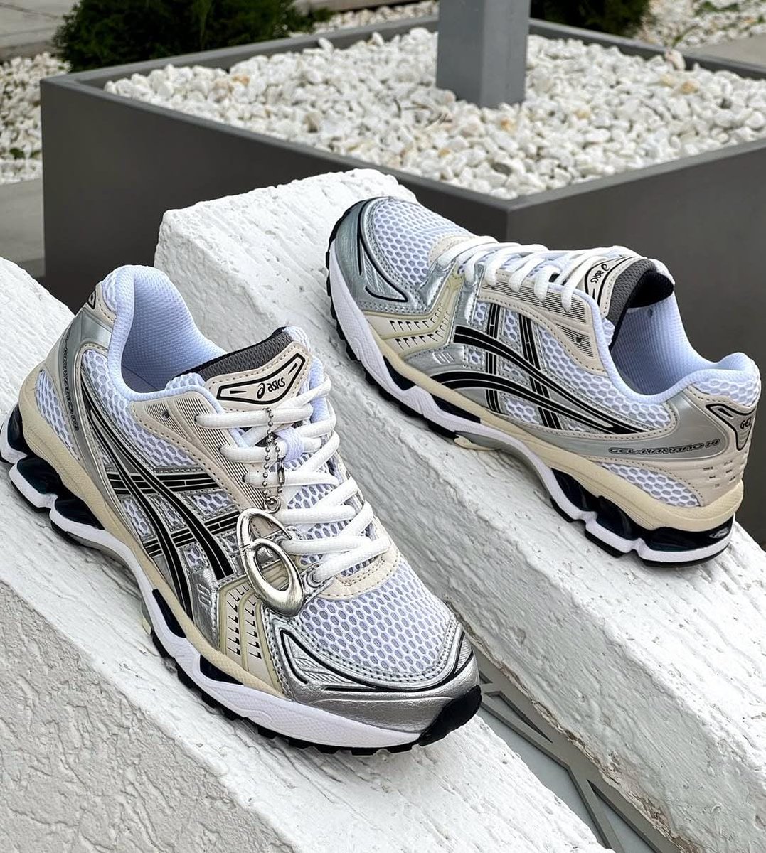 mrtrendykenya's tweet photo. 🔥 The Ultimate Retro Runner Sneakers 🔥 💰 Price: Ksh 6,000

🎨 Colors: Electric Blue | Fire Red | Sleek Black | Classic Grey | Metallic Silver
📏 Sizes: 40–45
✅ Original Quality | GEL™ Cushioning | Breathable Mesh
🛒 Shop Online: https://t.co/RBtU0dB9mH
📍 Fast delivery across Kenya! 🇰🇪
Cash On Delivery Available ✅
📲 Order Now (Call/WhatsApp): 0794 20 20 24