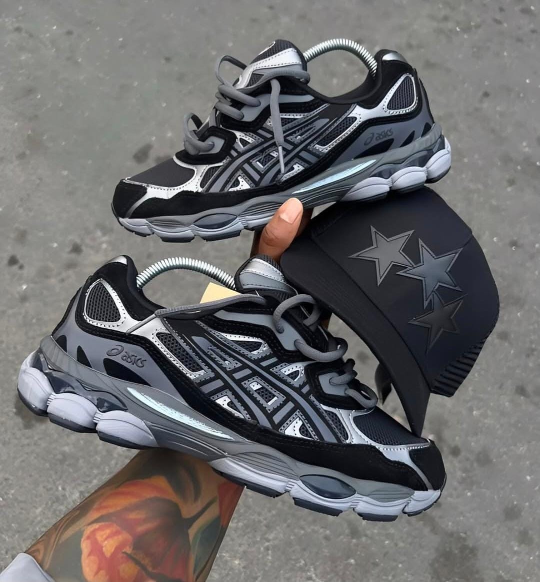 mrtrendykenya's tweet photo. 🔥 The Ultimate Retro Runner Sneakers 🔥 💰 Price: Ksh 6,000

🎨 Colors: Electric Blue | Fire Red | Sleek Black | Classic Grey | Metallic Silver
📏 Sizes: 40–45
✅ Original Quality | GEL™ Cushioning | Breathable Mesh
🛒 Shop Online: https://t.co/RBtU0dB9mH
📍 Fast delivery across Kenya! 🇰🇪
Cash On Delivery Available ✅
📲 Order Now (Call/WhatsApp): 0794 20 20 24