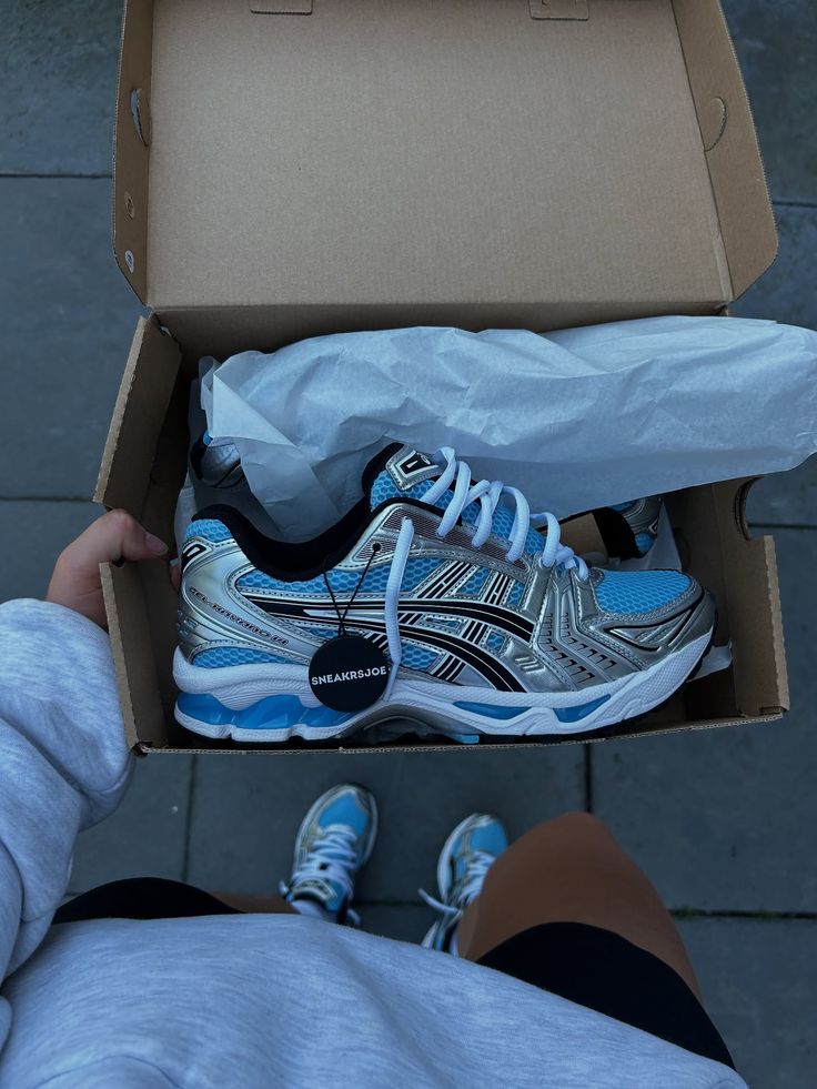 mrtrendykenya's tweet photo. 🔥 The Ultimate Retro Runner Sneakers 🔥 💰 Price: Ksh 6,000

🎨 Colors: Electric Blue | Fire Red | Sleek Black | Classic Grey | Metallic Silver
📏 Sizes: 40–45
✅ Original Quality | GEL™ Cushioning | Breathable Mesh
🛒 Shop Online: https://t.co/RBtU0dB9mH
📍 Fast delivery across Kenya! 🇰🇪
Cash On Delivery Available ✅
📲 Order Now (Call/WhatsApp): 0794 20 20 24