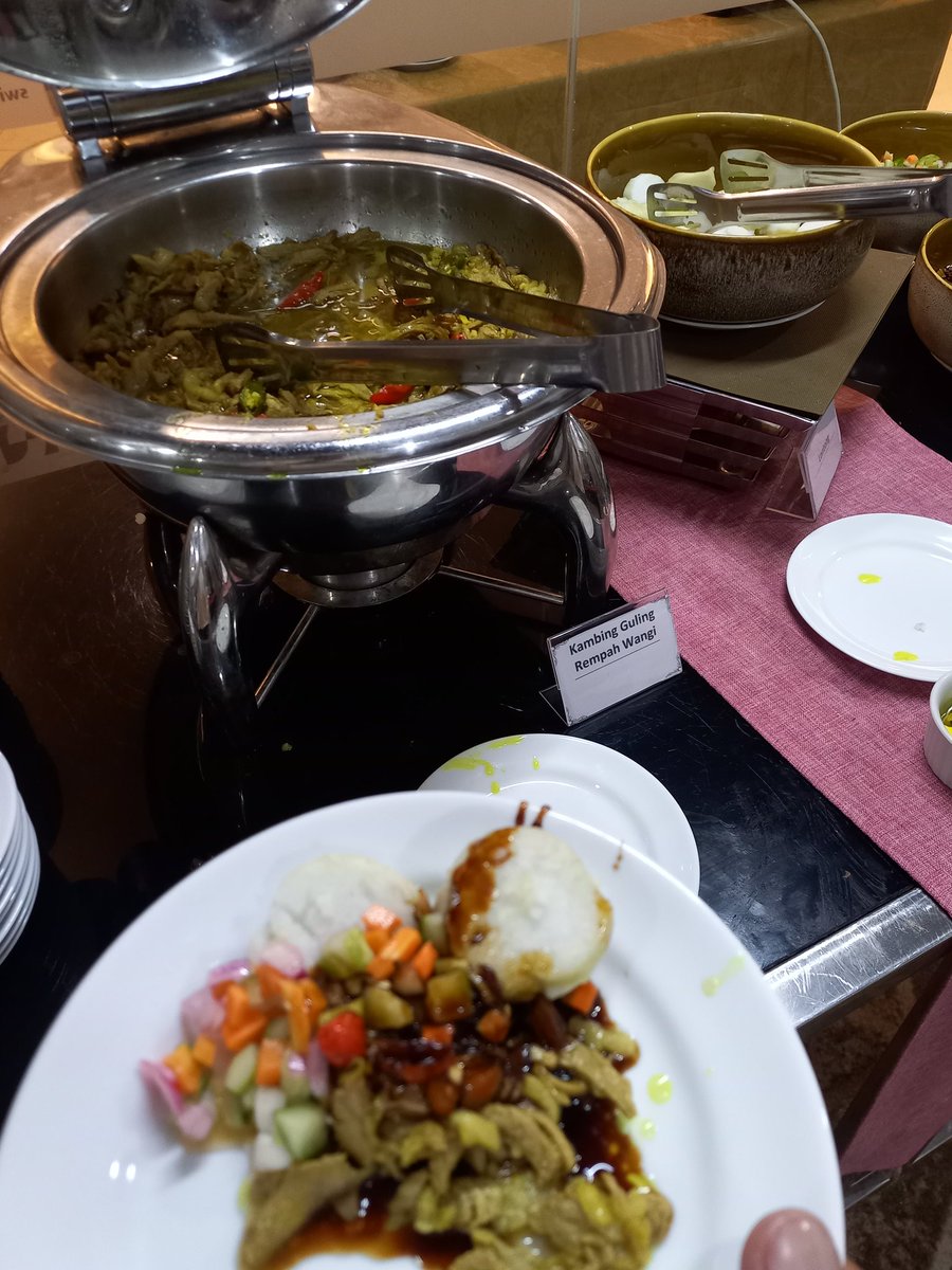 AFHReFRAlezhra tweet media