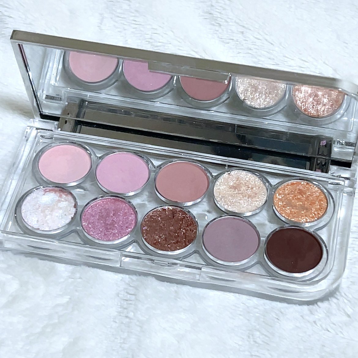 ルミルのアイシャドウ、出張の時に2つは持って行けない…！と思って以前見かけたカスタムを真似してみた💫 00からお気に入りのラメを02にお引っ越ししたらさらに自分好みになって嬉しい🪽