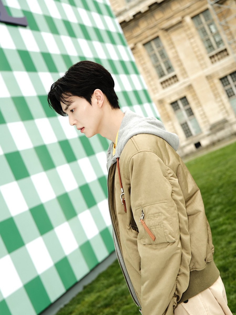 X에 공유된 로에베 행사장 속 송강 사진(1)