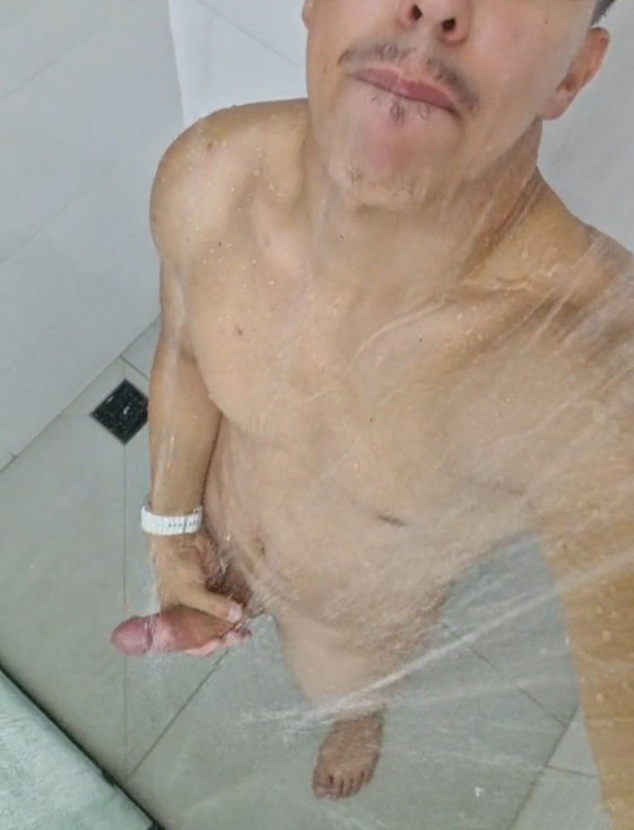 Bom dia ⛅️

10 minutos brincando com a rola mole até ficar durassa e gozar gostoso 🤤😏

Privacy.com.br/@gabriel10_ofc