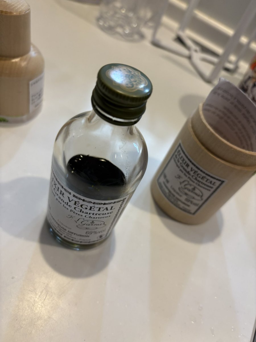 これかアブサンがお酒の中で1番好きかも知れん🥃