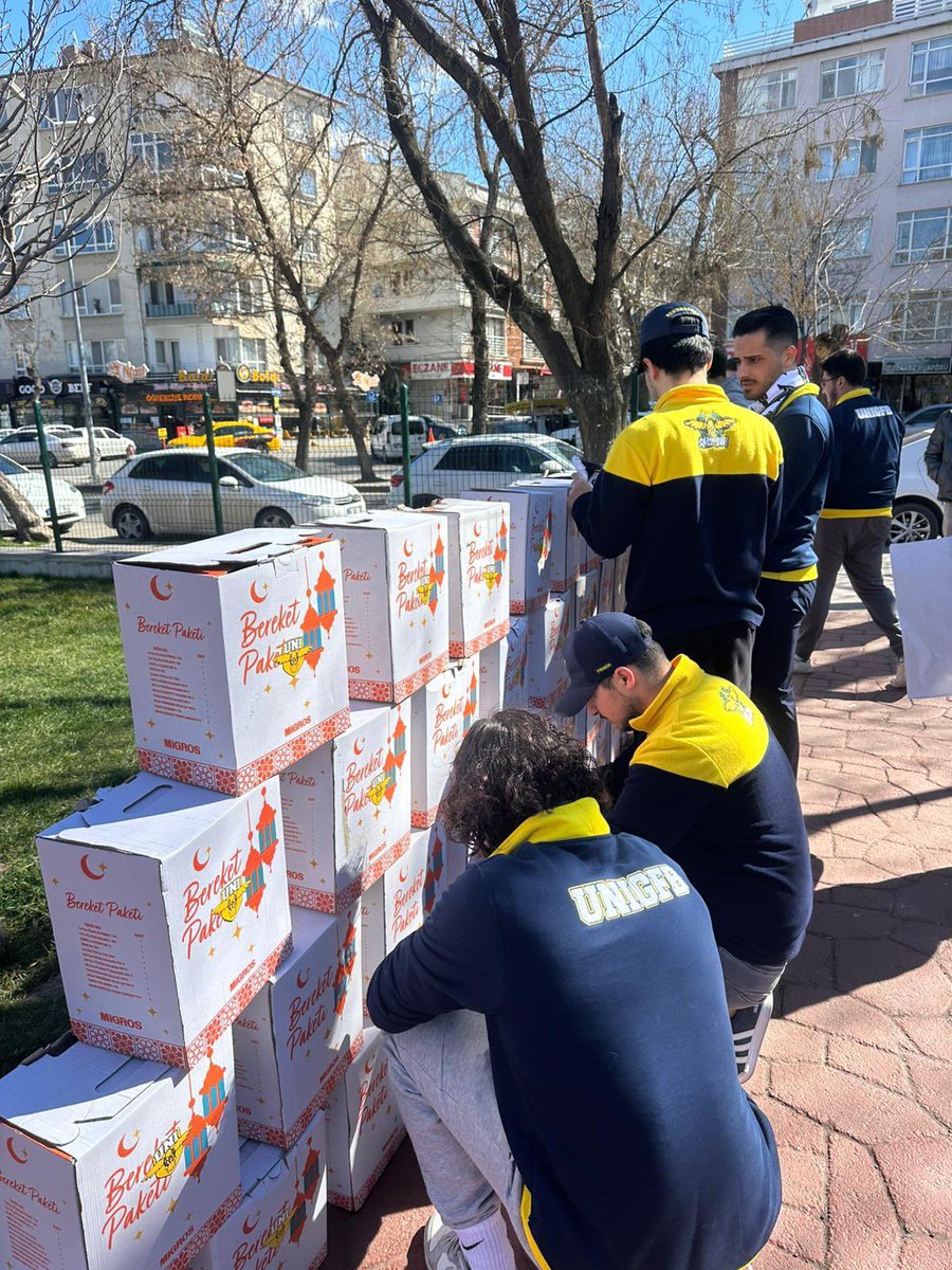 UNIGFB06 tweet media