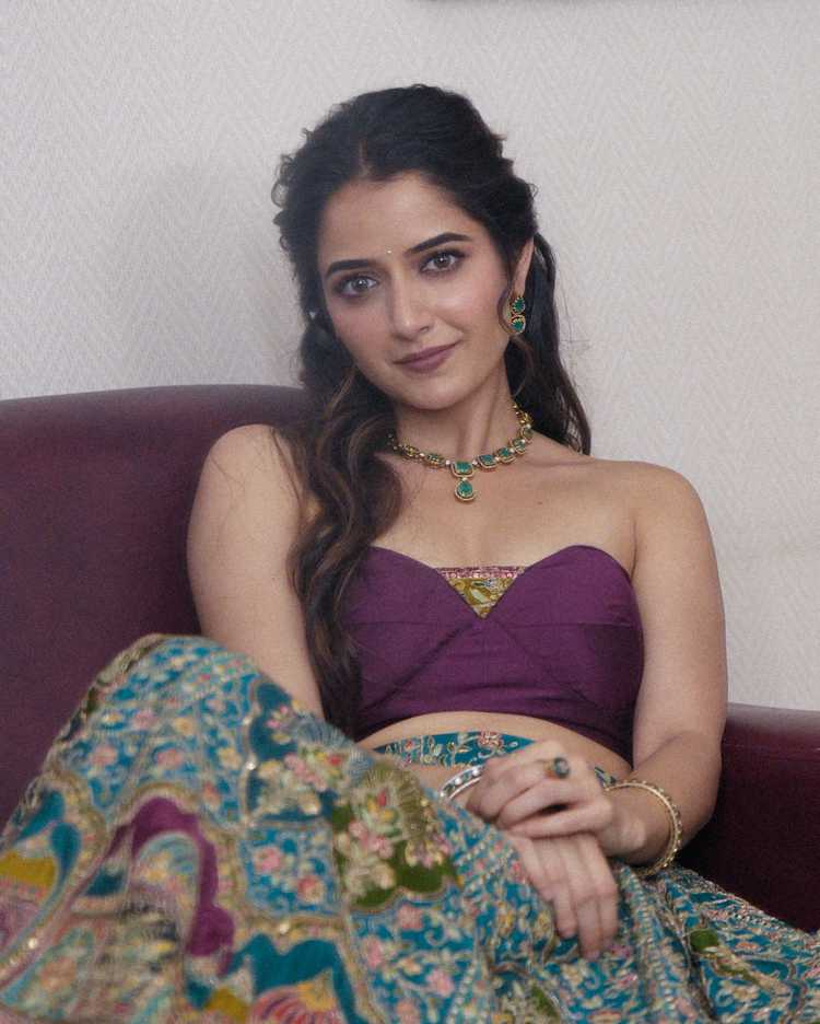 AshikaFanClub's tweet photo. Grace, charm, and that effortless smile — Ashika Ranganath is pure magic on screen.

#AshikaRanganath 
#AshikaRangnath https://t.co/j9HkZy9nmx