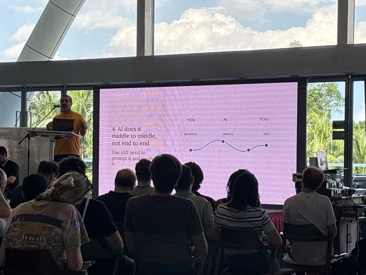 marianne tweet media