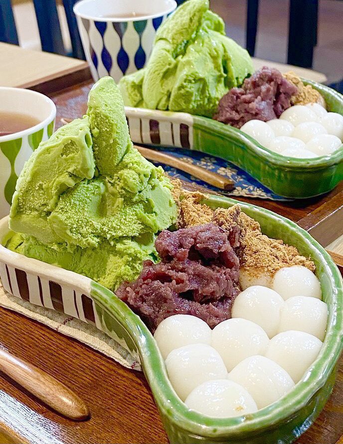 sweetroad5's tweet photo. 岐阜県各務原市役所前駅近くにある「明治茶房」の、茹でたての白玉ときな粉、あんこ、抹茶アイス、黒蜜がついた「白玉道楽」✨ https://t.co/Mo4Ohq3Gks