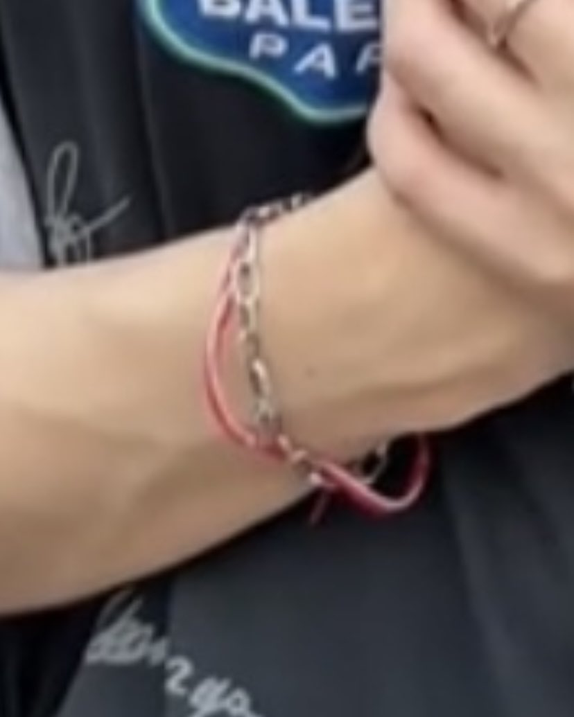 ด้ายแดง ??