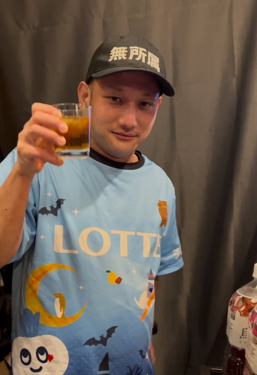 ロフ2夜の部インです🧚‍♀️

バランスさんから引き継ぎました！！

春の訪れをだんだん感じますね！
風が強い！！
風に消えないで飲み続けていきたい所存⭐️

🫧目線の先にバランスを感じる青子
👻2週間ぶりねあきべぃべ

でお待ちしております🫠