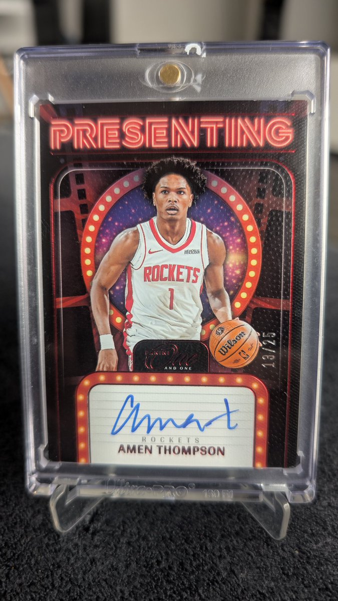 La dernière grosse bombe reçu il y a quelques jours ! Cette auto on card /25 d'Amen Thompson de la collection One and One !

Bonne journée à vous les gars
