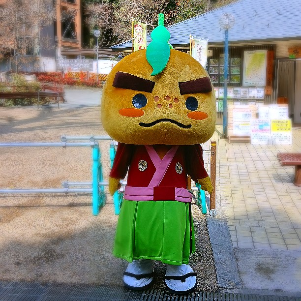 3jerry's tweet photo. 今日は久しぶりのゆず活。

大阪国際空港から、箕面の滝道に一緒にワーーープッしたでござる！
@minoh_yuzuru

#滝ノ道ゆずる 
#ゆず活 
#箕面山七日市 
#七日市 
#空の日エアポートフェスティバル https://t.co/P1eiwvDBik