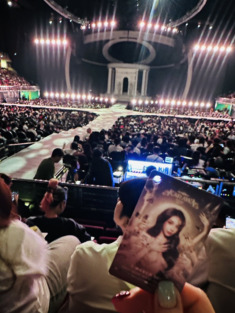 bigmouth224's tweet photo. The seat is excellent
So excited 
Ps , thank you @YJI_TICKET 

#KARAWACONCERT 
#BOWKYLION https://t.co/hwbwlL9jTC