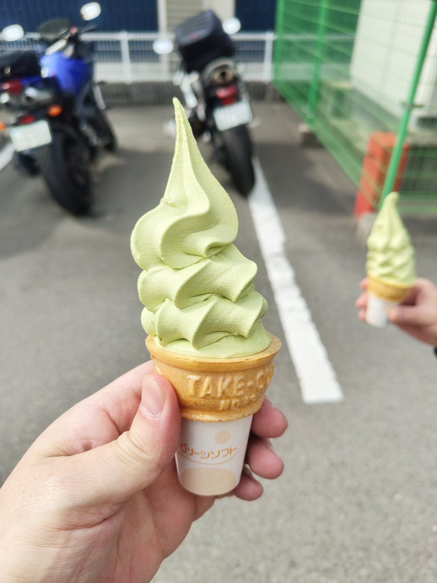 和歌山まで久しぶりにツーリング！
やっぱりめちゃくちゃ楽しい😏
和歌山でしか食べられない（はずの）グリーンソフト食べて海沿い走って帰宅。
その反動で体がバキバキ…。