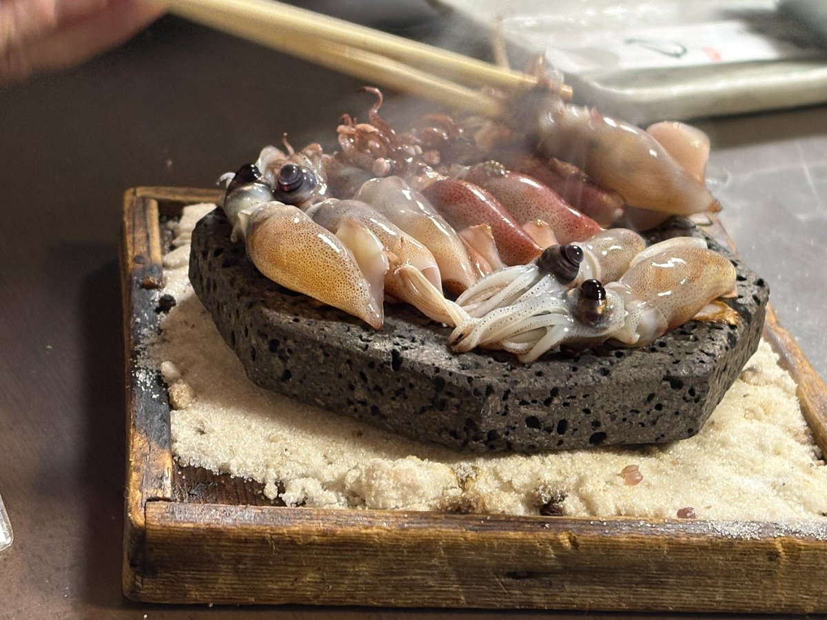 MakeS52227448's tweet photo. 石焼きホタルイカを食べましたΨ( 'ч' ☆)
春の味がしました🌸 https://t.co/jEzejNfEH6