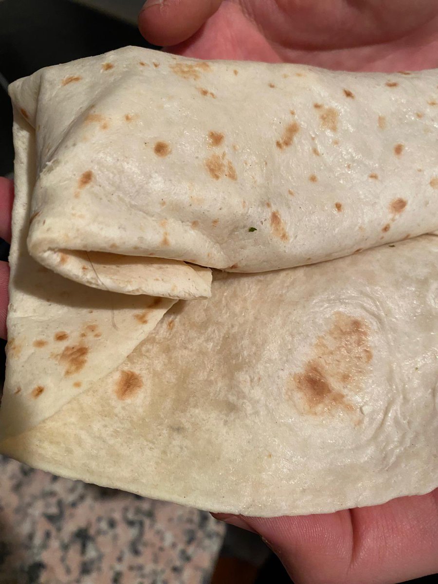 MaximoAngulo666's tweet photo. Mil gracias @lidlespana por la cenita de ayer, venía con sorpresa. Un pelo que recorría el durum de principio a fin. Me quedé sin cenar https://t.co/BQd952Rq02