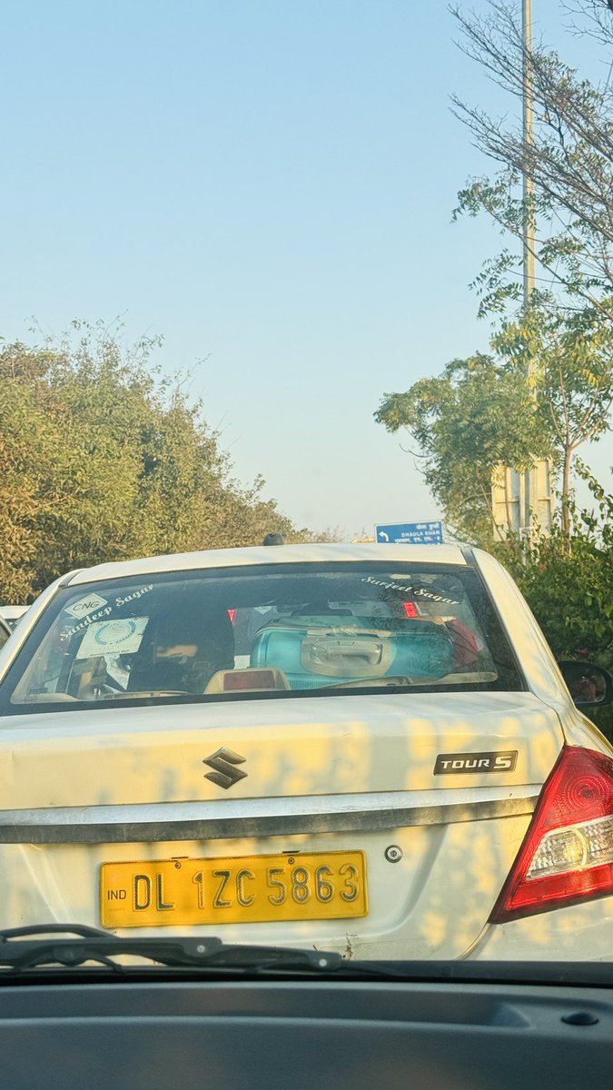Stuck at this junction of Dwarka to dhualkuan and IGI airport for the last 15 minutes <a href="/dtptraffic/">Delhi Traffic Police</a>.
Is it because of VVIP movement ? 
Please dnt Harass general public !! 
#trafficjam #sucks #delhitraffic