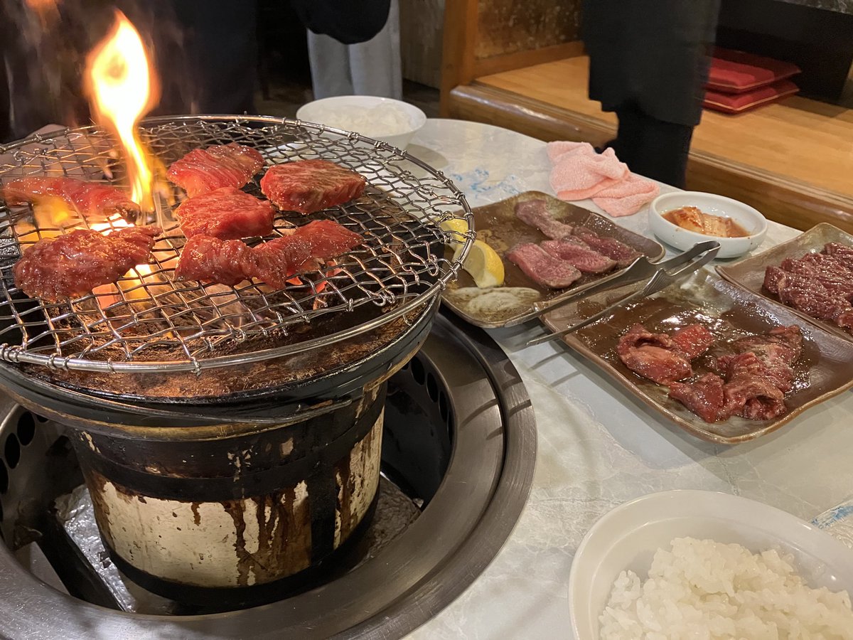 takemi1206's tweet photo. 人の金で食う焼肉とビールは最高 https://t.co/1mjQkHVnra