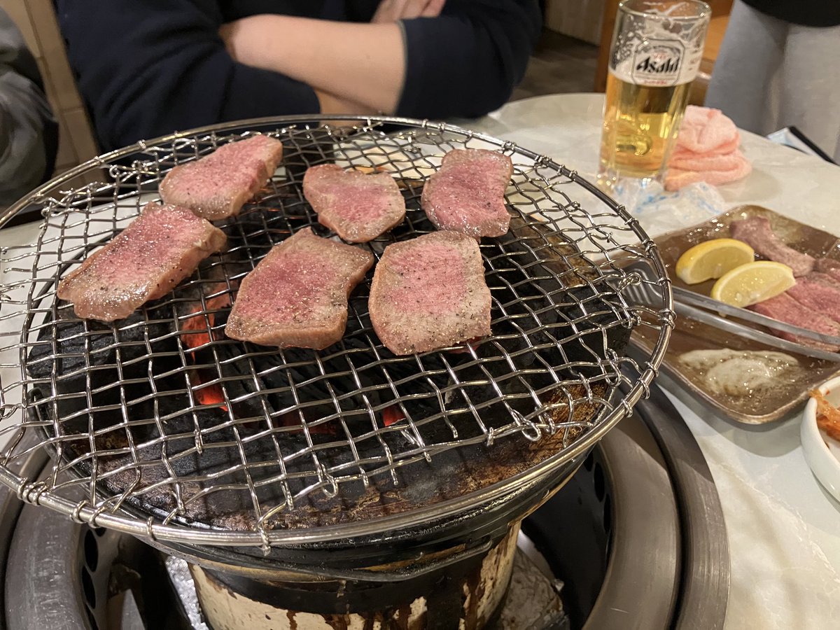 takemi1206's tweet photo. 人の金で食う焼肉とビールは最高 https://t.co/1mjQkHVnra