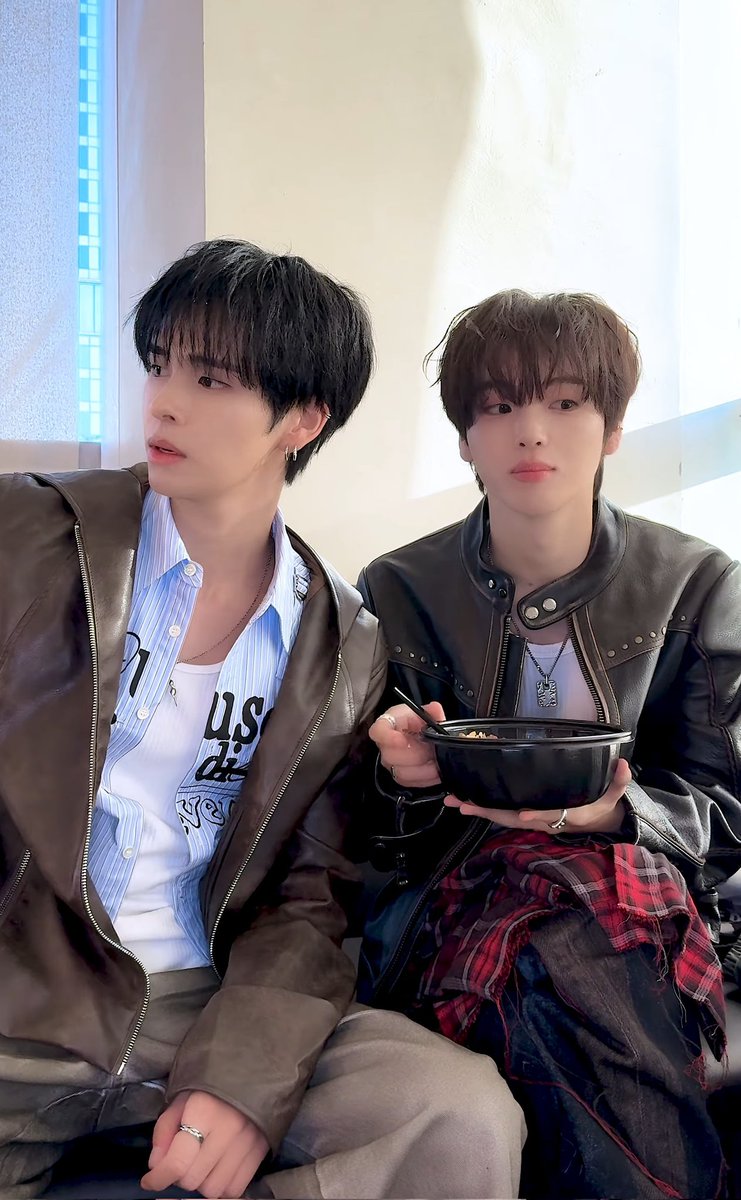 au_Rhum9902's tweet photo. 형줁이 이표정 어디서 봣는데 하고 찾아보니까 이거엿슴 https://t.co/76JEj06AuX