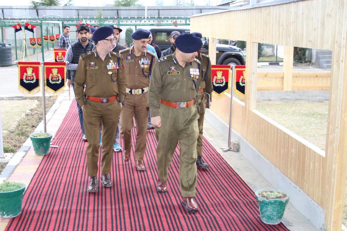 DISTRICT POLICE SHOPIAN tweet media