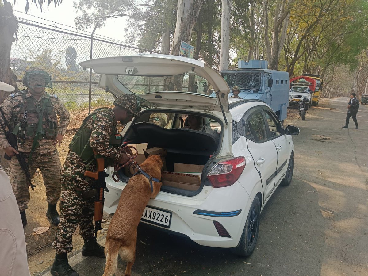 Crpf32's tweet photo. A proactive step for peace: 32 Bn #CRPF’s Mobile Check Posts create visible security, deter anti-social activities & reassure locals of continued protection. #ServingNation https://t.co/K9XQV1Hnxn