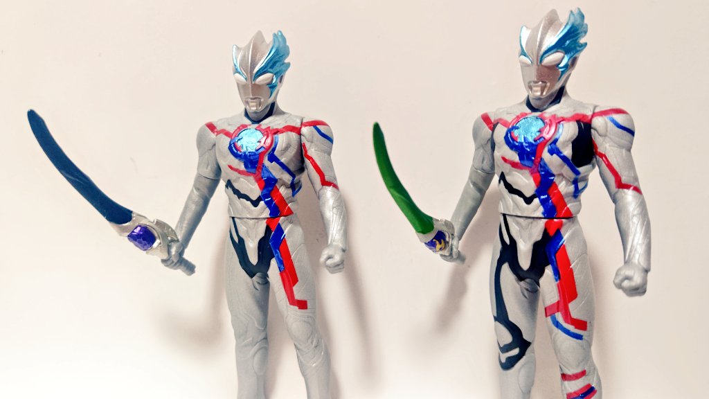 ウルトラソフビ新作、#ウルトラマンティガ （ファイティングポーズver.）とブレーザー（チルソナイトソードver.）✨

初代マンと並べると、ティガ名エピソードの「ウルトラの星」の再現のよう🤗

以前の物と比べ、ティガは新造型、ブレーザーは塗装が変更されています😀

#あなたのソフビ紹介