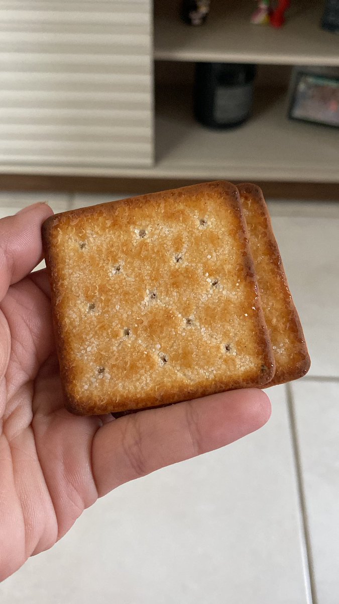 Quem criou essa bolacha água e sal com açúcar em cima, merece um prêmio! Já comi várias aqui