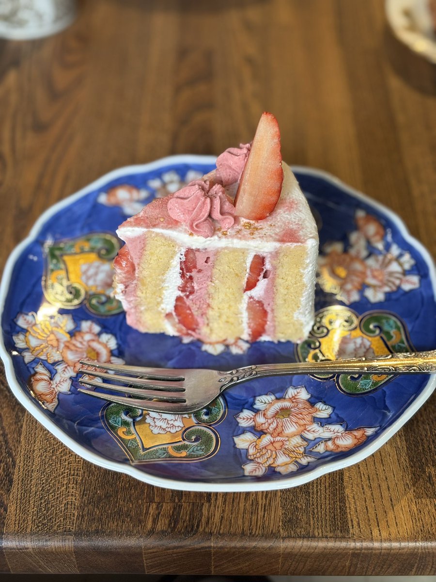 himico_dq10's tweet photo. ここも美味しかった😍
ケーキめちゃくちゃ可愛いし美味しい💖 https://t.co/KBww6m1CdE