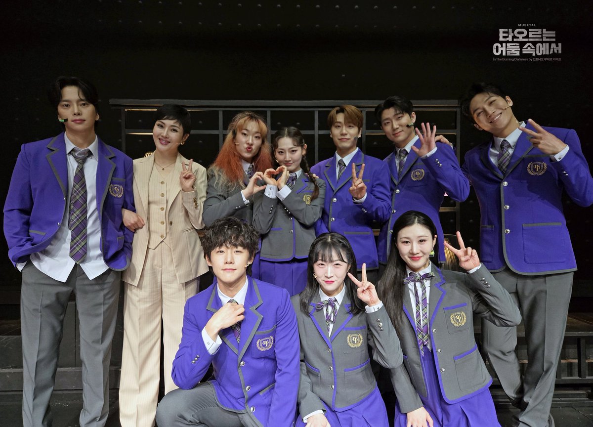 뮤지컬 타오르는 어둠 속에서 tweet media