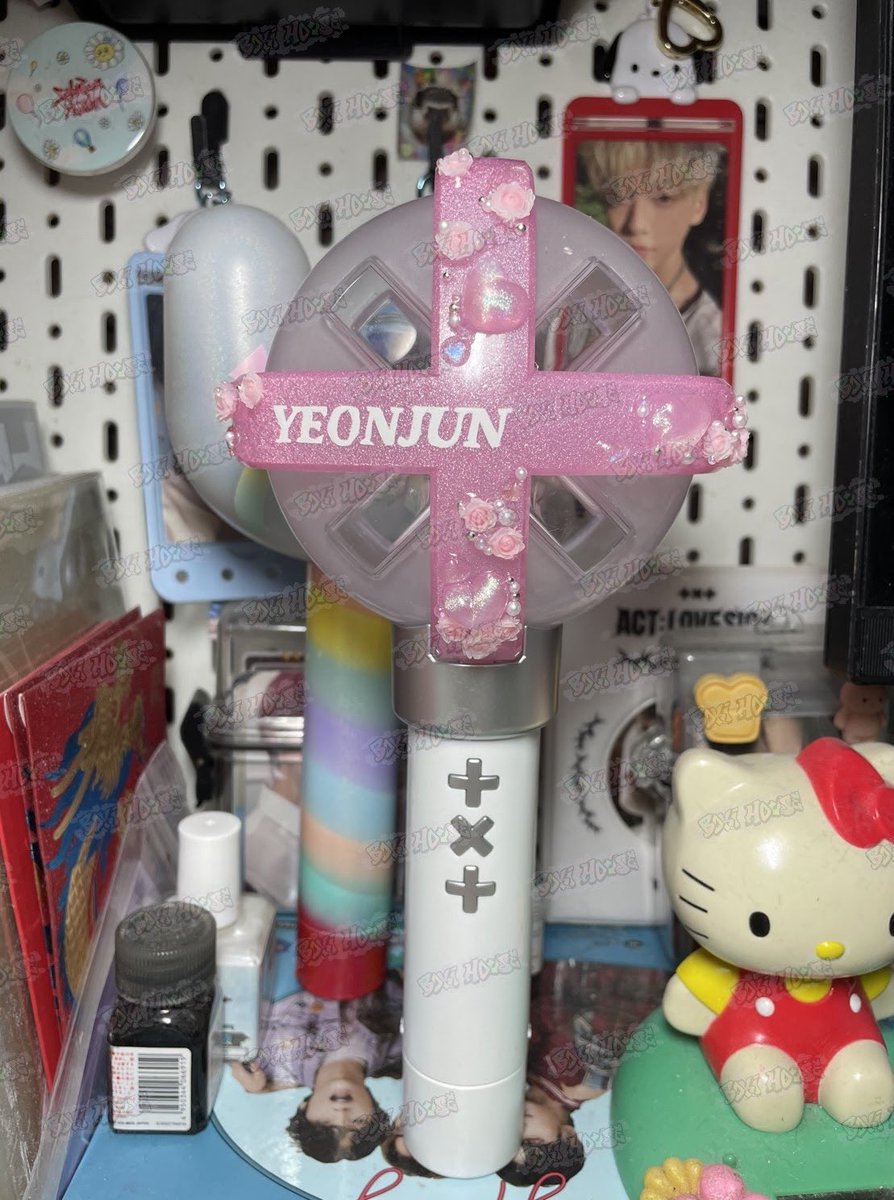 boki_kpop's tweet photo. ✨ cross parts moabong by boki ✨

Customizable in over 100 colors. 🎨

 DM📩 // G.O. 🌍 DM📩
#.boki_craft
#TOMORROW_X_TOGETHER 
#TXT_MOACON
#2026_TXT_MOACON https://t.co/SSX45Pjlcx