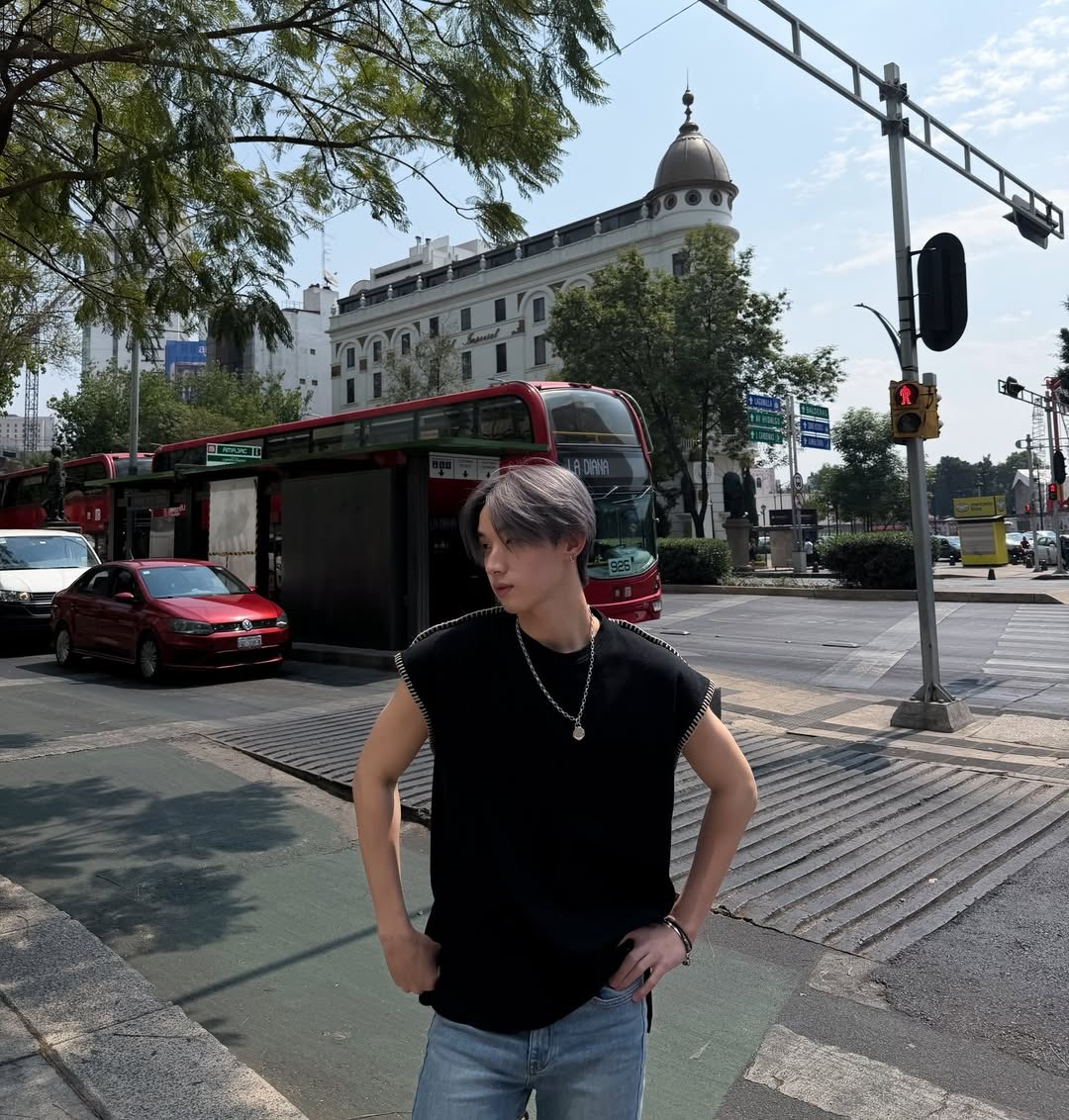 puichetpong's tweet photo. ˊ＊  ⓘ   𝗌𝗍𝗋𝗈𝗅𝗅𝗂𝗇𝗀  𝖺𝗋𝗈𝗎𝗇𝖽  ( 𝗐𝗂𝗍𝗁  𝘭𝘦𝘨𝘰  .ᐟ ) https://t.co/aoij5334ev